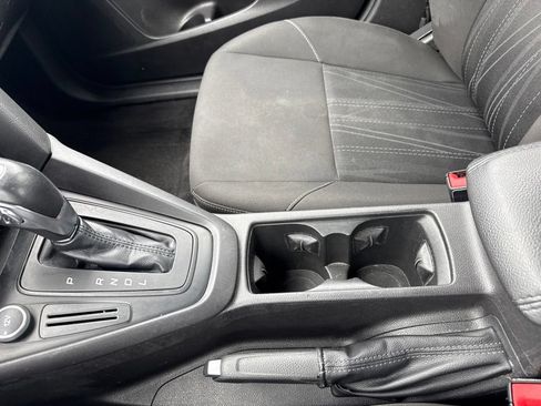 Used 2015 Ford Focus SE FWD image 24