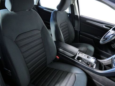 Used 2019 Ford Fusion SE image 11