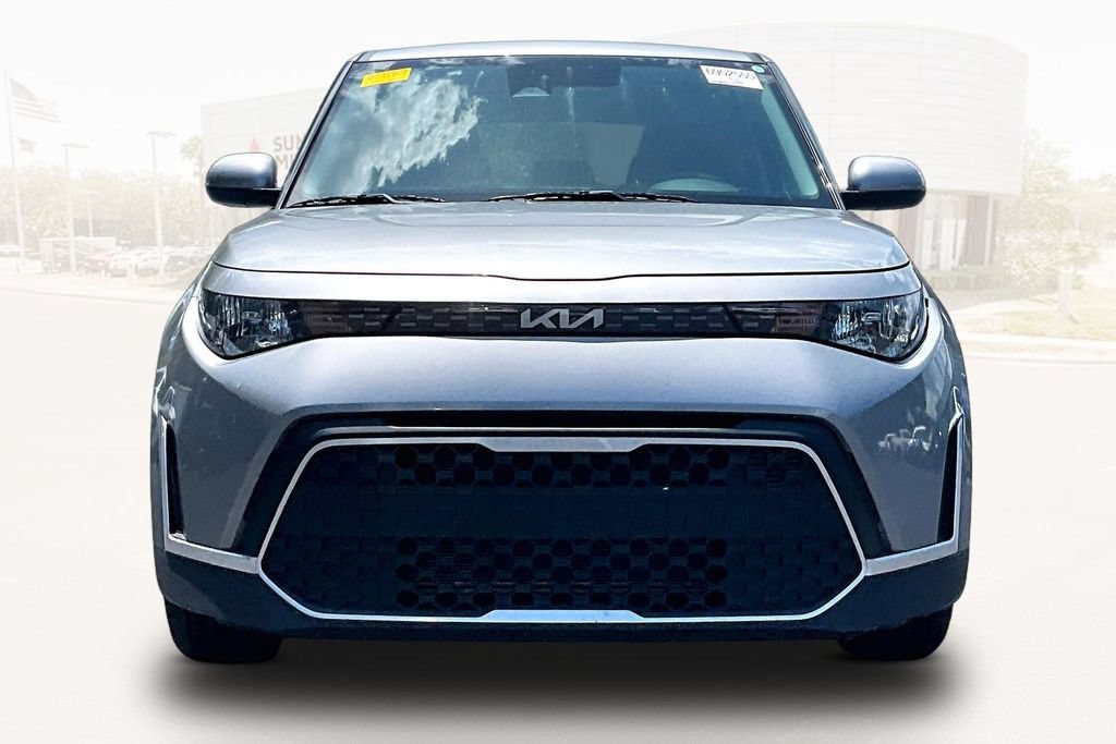 Used 2025 Kia Soul LX w/ LX Technology Package FWD image 2