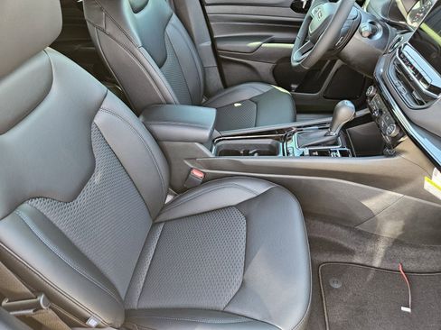 New 2026 Jeep Compass Latitude image 16