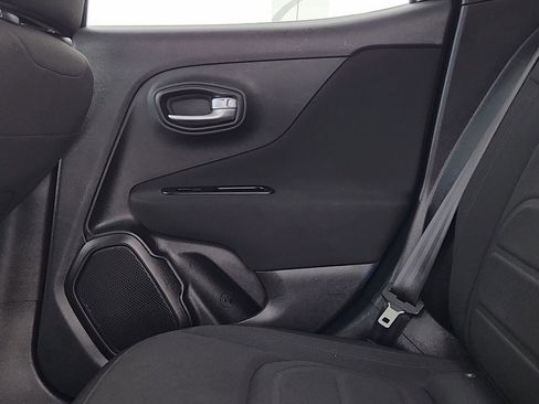 Used 2020 Jeep Renegade Latitude w/ Cold Weather Group image 17