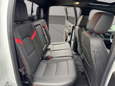 Used 2025 Chevrolet Colorado Z71 w/ Technology Package image 10