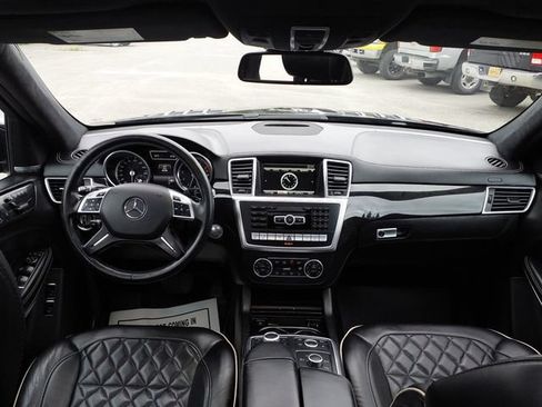 Used 2016 Mercedes-Benz GL 550 4MATIC image 21