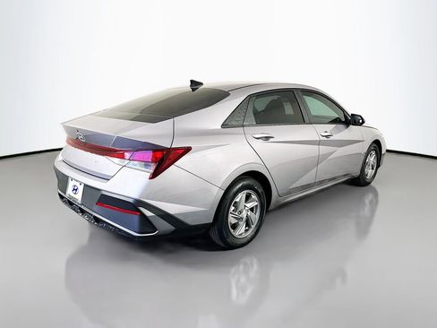 New 2026 Hyundai Elantra SE image 5