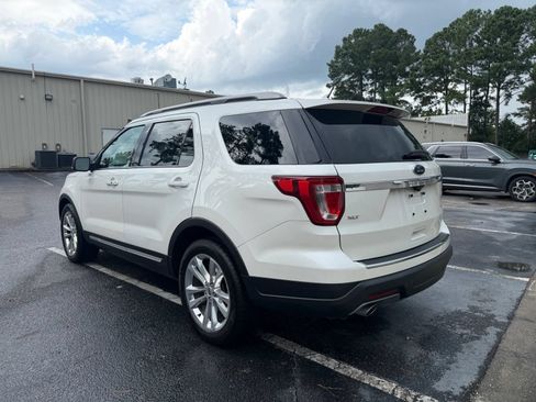Used 2018 Ford Explorer XLT w/ Equipment Group 202A FWD image 5