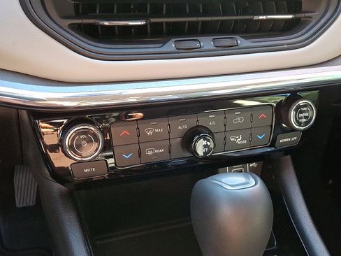 Certified 2022 Jeep Compass Limited image 16