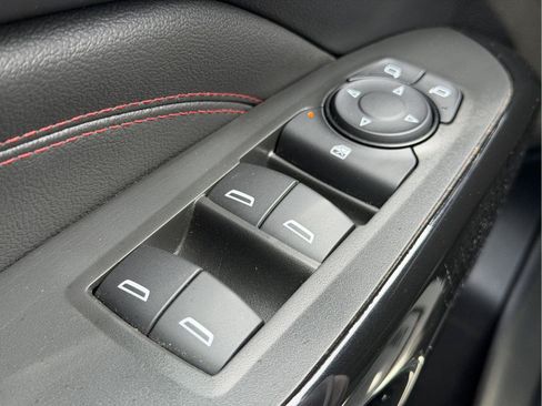 Used 2025 Chevrolet Trax RS w/ Sunroof Package FWD image 37