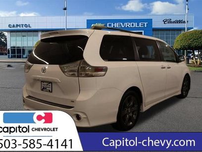 Used 2016 Toyota Sienna SE