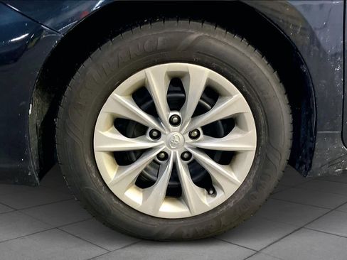 Used 2016 Toyota Camry LE image 10