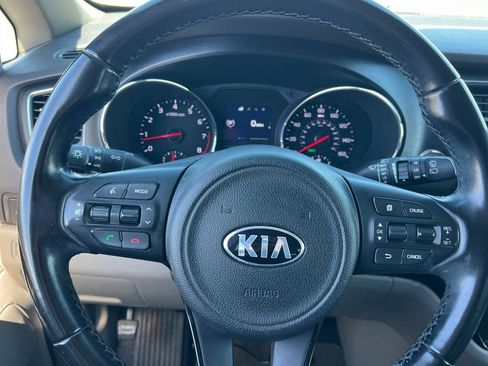 Used 2017 Kia Sedona LX w/ LX Essentials Premium Package FWD image 21