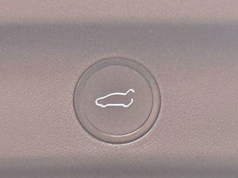 Used 2022 Tesla Model Y Performance image 12