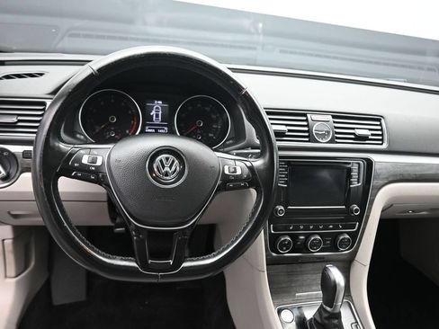 Used 2017 Volkswagen Passat 1.8T SE FWD image 15