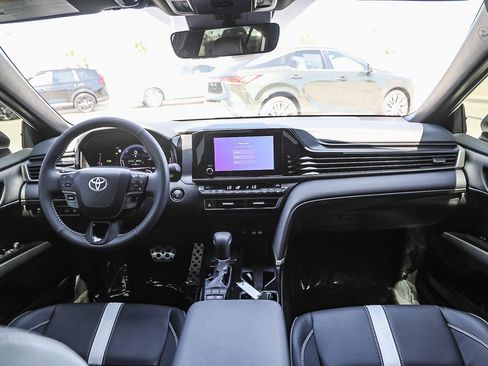 Used 2026 Toyota Camry Hybrid w/ Convenience Package FWD image 12