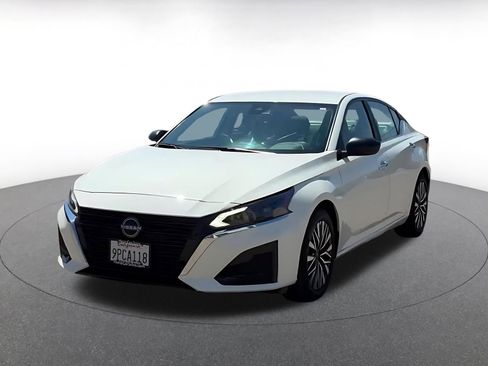 Used 2025 Nissan Altima 2.5 SV image 7