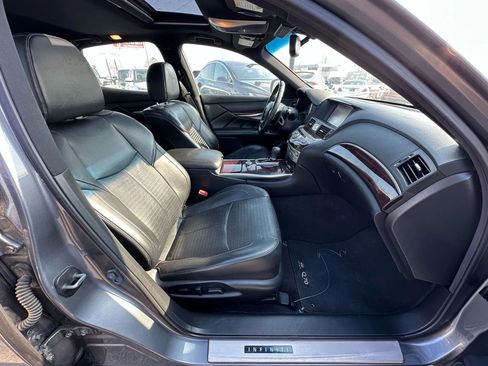 Used 2017 INFINITI Q70 3.7 w/ Technology Package image 13
