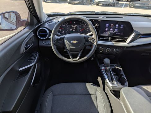 Used 2024 Chevrolet Trax LS w/ LS Convenience Package image 15