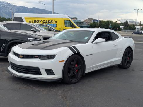 Used 2015 Chevrolet Camaro SS w/ SS Performance Package RWD image 9