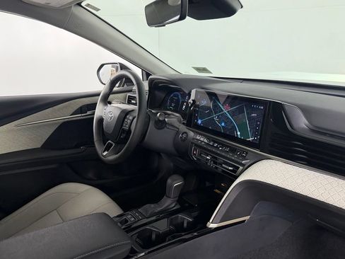 Used 2026 Toyota Camry XLE FWD image 40