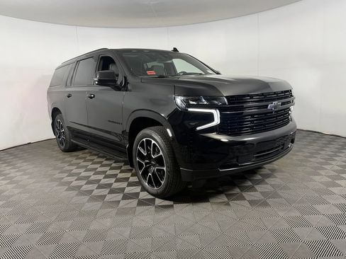Used 2024 Chevrolet Suburban RST w/ Luxury Package AWD/4WD image 4