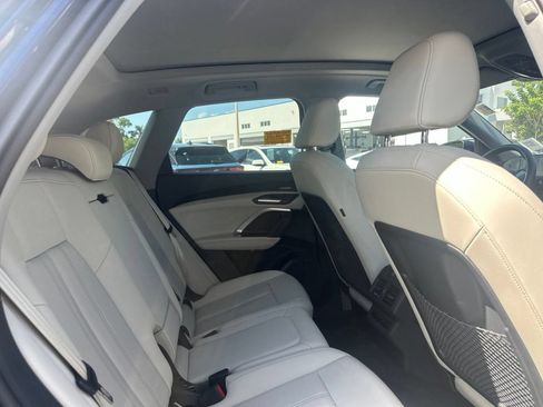 Certified 2025 Audi Q5 Premium Plus w/ Premium Plus AWD/4WD image 11
