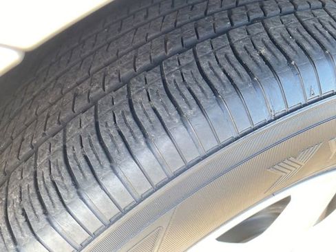 Used 2024 Chrysler Pacifica Touring-L FWD image 21
