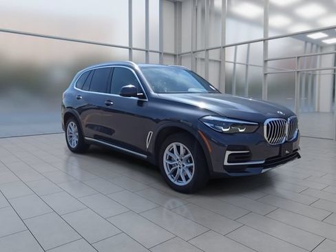Used 2022 BMW X5 xDrive40i w/ Premium Package AWD/4WD image 2