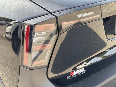 New 2026 Nissan Kicks SR w/ SR Premium Package FWD image 10