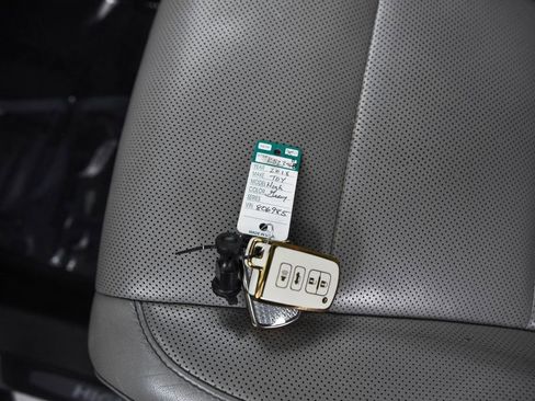 Used 2018 Toyota Highlander image 25