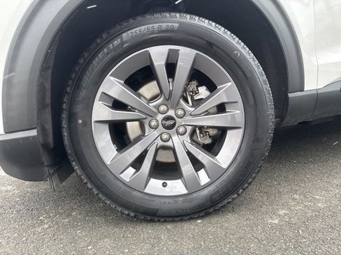 Used 2021 Ford Explorer XLT w/ Equipment Group 202A image 12