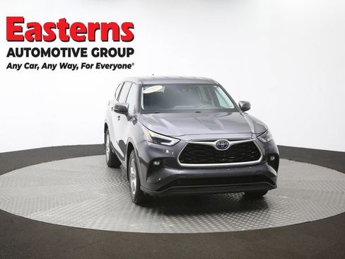 Used 2022 Toyota Highlander LE image 52