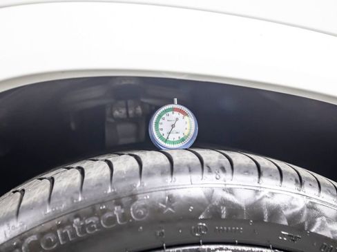 Used 2023 BMW X6 xDrive40i w/ Executive Package image 49