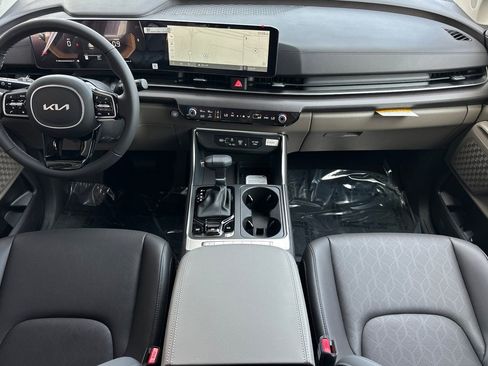 New 2026 Kia Carnival EX FWD image 11