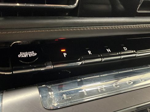 Used 2025 Lincoln Aviator AWD image 18