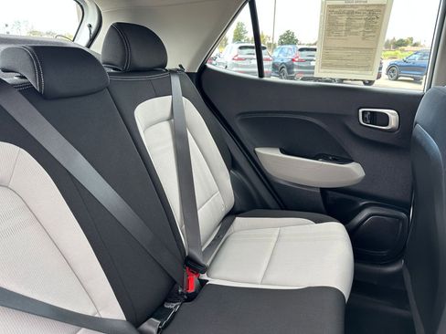 Used 2025 Hyundai Venue SEL image 38