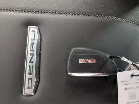 Used 2025 GMC Yukon Denali image 26
