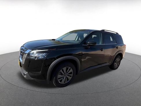 Used 2025 Nissan Pathfinder SV AWD/4WD image 7
