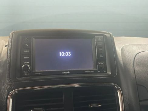 Used 2019 Dodge Grand Caravan SXT FWD image 12