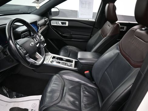 Used 2022 Ford Explorer Platinum AWD/4WD image 25