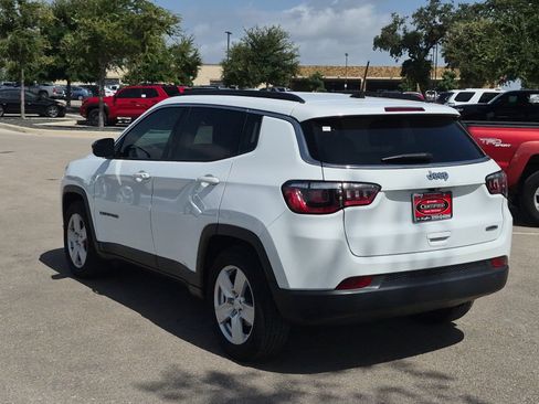 Used 2022 Jeep Compass Latitude FWD image 3