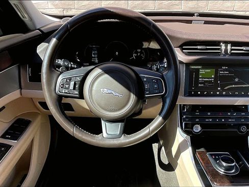 Used 2017 Jaguar XF Prestige image 4