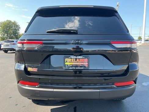 Used 2024 Jeep Grand Cherokee Altitude image 6