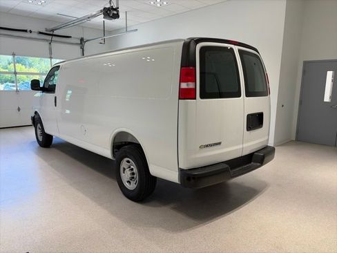 New 2026 Chevrolet Express 2500 Extended RWD image 4
