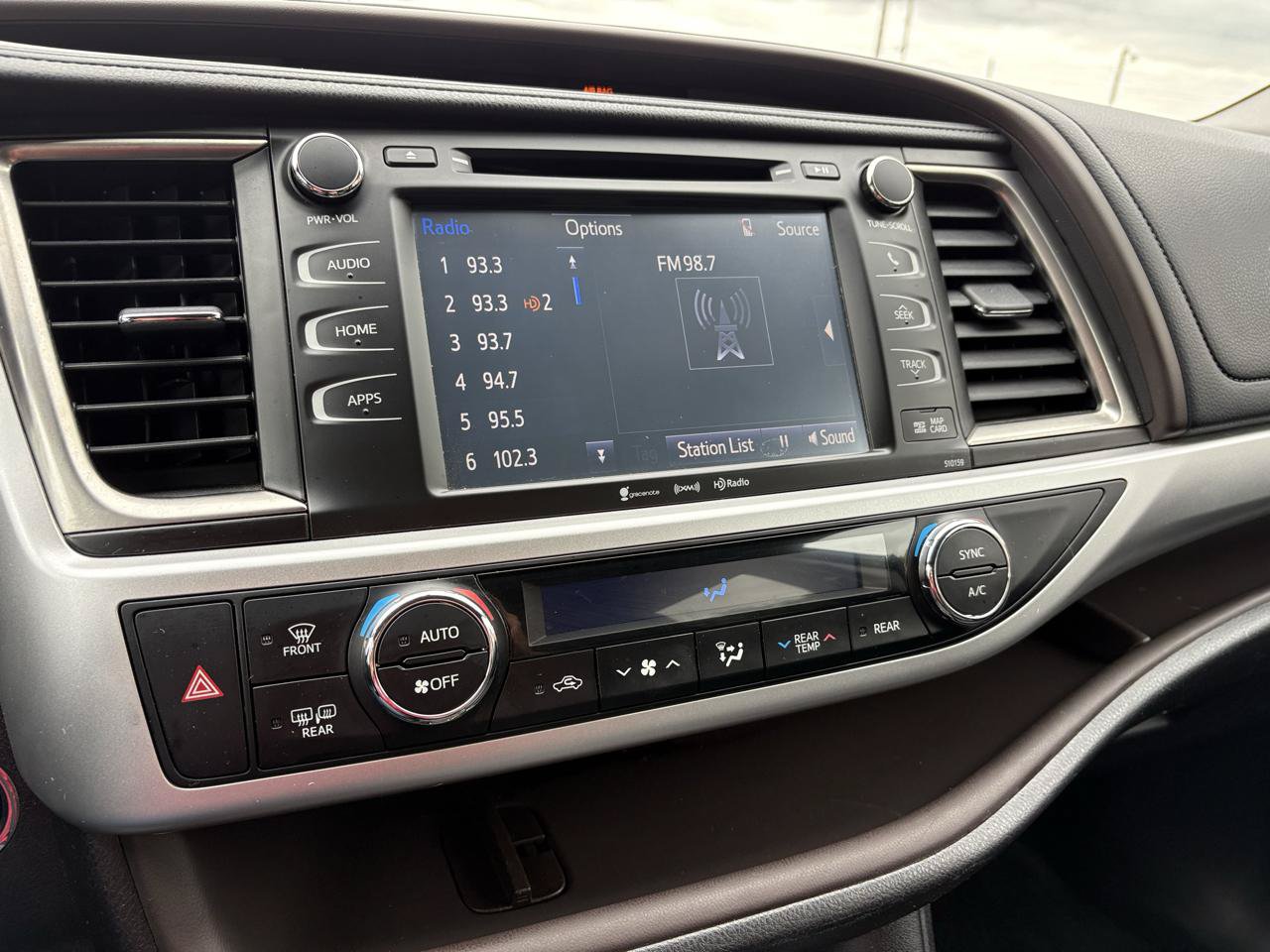 Used 2016 Toyota Highlander XLE AWD/4WD image 12