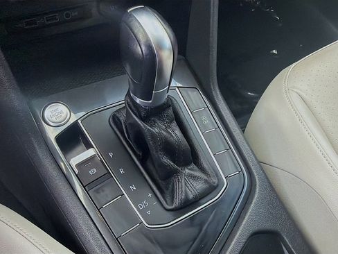 Used 2019 Volkswagen Tiguan SE image 13