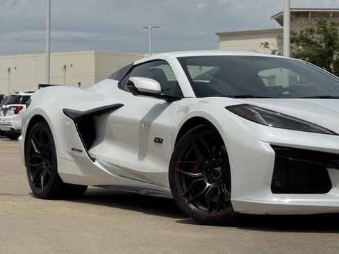 Used 2023 Chevrolet Corvette Z06 RWD image 3