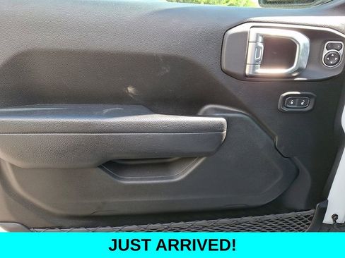 Used 2023 Jeep Wrangler Unlimited w/ Cold Weather Group image 12