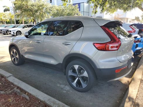 Certified 2025 Volvo XC40 B5 Plus AWD/4WD image 4