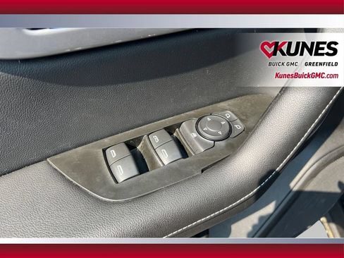Used 2025 Chevrolet Blazer LT FWD image 15