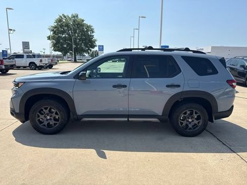Used 2023 Honda Pilot TrailSport image 5