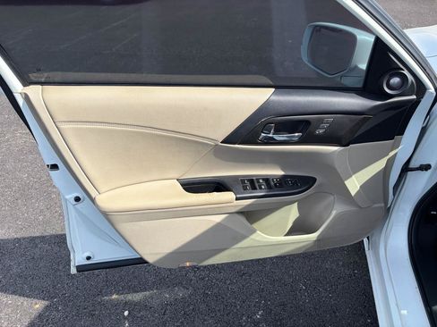 Used 2014 Honda Accord Touring image 9